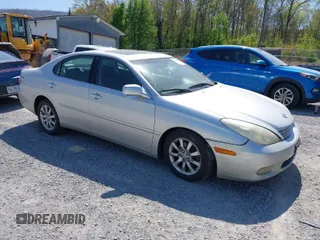 2002 Lexus ES 300 with VIN JTHBF30G220055704, listed as a IAAI auction lot 41994536 with 326,282 mi miles. Bid and sale history available at carsss.com. Image 1.
