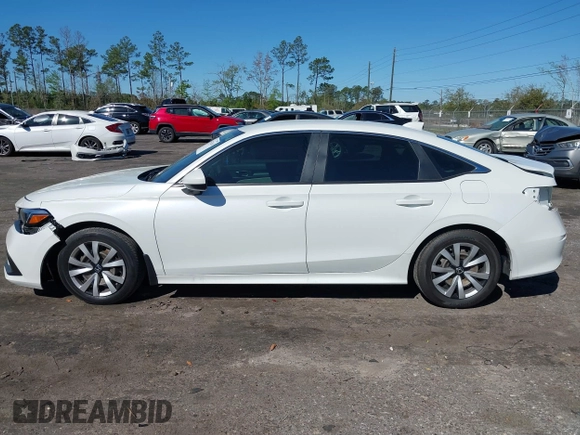 2022 Honda Civic Sedan LX with VIN 2HGFE2F26NH545818, listed as a IAAI auction lot 41817630 with 28,650 mi miles. Bid and sale history available at carsss.com. Image 14.