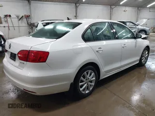 2012 Volkswagen Jetta SE z VIN 3VWDP7AJXCM075722, wystawiony jako IAAI lot #42688997 z przebiegiem 121 348 mil mil oraz . Historia ofert i sprzedaży dostępna na DreamBid. Obrazek 4.