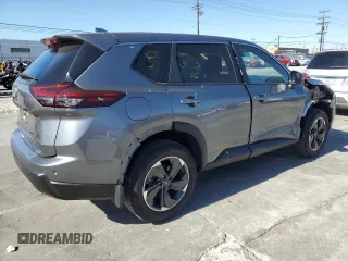 2024 Nissan Rogue SV z VIN JN8BT3BA0RW002143, wystawiony jako Copart lot #46663145 z przebiegiem 9 837 mil mil oraz Szkoda całkowita • Salvage title. Historia ofert i sprzedaży dostępna na DreamBid. Obrazek 3.