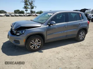 2013 Volkswagen Tiguan S z VIN WVGAV7AX0DW019219, wystawiony jako Copart lot #62034705 z przebiegiem 126 972 mil mil oraz Szkoda całkowita • Salvage title. Historia ofert i sprzedaży dostępna na DreamBid. Obrazek 1.