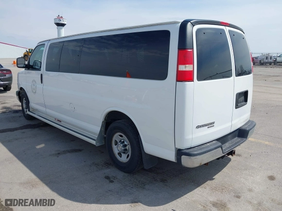 2013 Chevrolet Express Passenger 1LT with VIN 1GAZG1FA1D1191719, listed as a IAAI auction lot 42124977 with 92,228 mi miles. Bid and sale history available at carsss.com. Image 3.