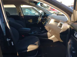 2019 Kia Sorento L with VIN 5XYPG4A39KG595292, listed as a IAAI auction lot 41262042 with 62,835 mi miles. Bid and sale history available at carsss.com. Image 5.