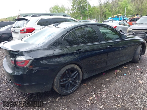 2013 BMW 3 Series 328i xDrive z VIN WBA3B3C5XDF532307, wystawiony jako IAAI lot #42192872 z przebiegiem 177 499 mil mil oraz . Historia ofert i sprzedaży dostępna na DreamBid. Obrazek 4.