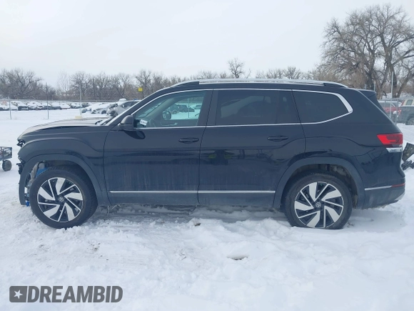 2024 Volkswagen Atlas SEL with VIN 1V2BR2CA3RC513283, listed as a IAAI auction lot 41565795 with 6,624 mi miles and . Bid and sale history available at DreamBid. Image 15.