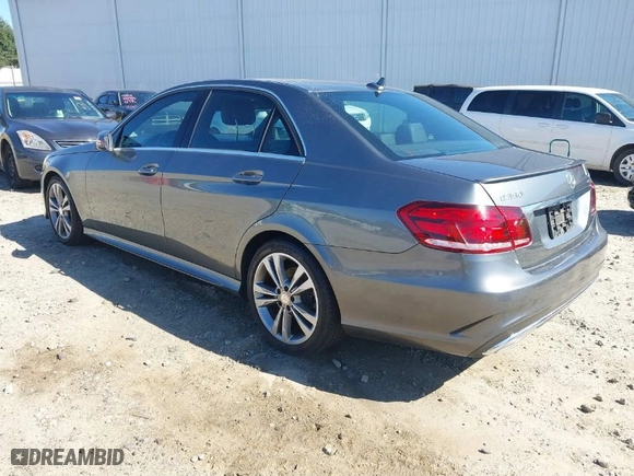 2016 Mercedes-Benz E-Class E 350 Luxury with VIN WDDHF8JB9GB268131, listed as a IAAI auction lot 41809946 with 118,547 mi miles. Bid and sale history available at carsss.com. Image 3.