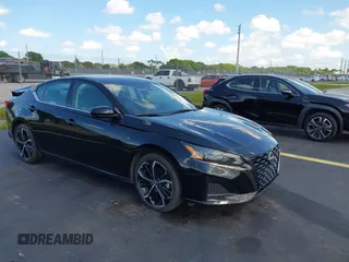 2024 Nissan Altima SR z VIN 1N4BL4CV0RN372815, wystawiony jako IAAI lot #42436563 z przebiegiem 35 231 mil mil oraz . Historia ofert i sprzedaży dostępna na DreamBid. Obrazek 1.