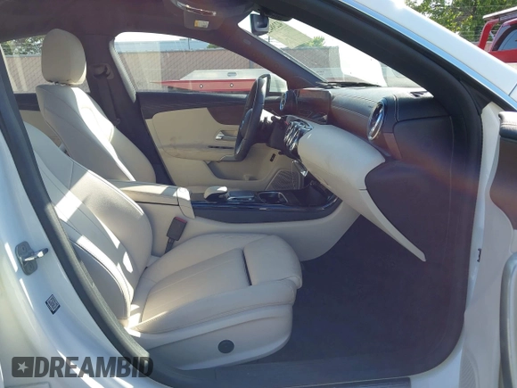 2023 Mercedes-Benz CLA 250 z VIN W1K5J4GB6PN412041, wystawiony jako IAAI lot #42298422 z przebiegiem 12 316 mil mil oraz . Historia ofert i sprzedaży dostępna na DreamBid. Obrazek 5.