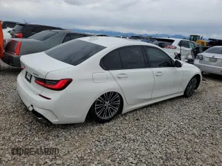2021 BMW 3 Series 330i xDrive z VIN 3MW5R7J05M8B93077, wystawiony jako Copart lot #57125755 z przebiegiem 43 123 mil mil oraz Szkoda całkowita • Salvage title. Historia ofert i sprzedaży dostępna na DreamBid. Obrazek 3.