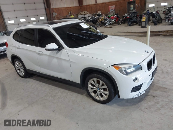 2013 BMW X1 xDrive28i z VIN WBAVL1C50DVR82757, wystawiony jako IAAI lot #42431997 z przebiegiem 225 137 mil mil oraz . Historia ofert i sprzedaży dostępna na DreamBid. Obrazek 1.