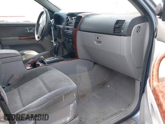2004 Kia Sorento LX with VIN KNDJC733145251807, listed as a IAAI auction lot 41975263 with 172,247 mi miles. Bid and sale history available at carsss.com. Image 5.