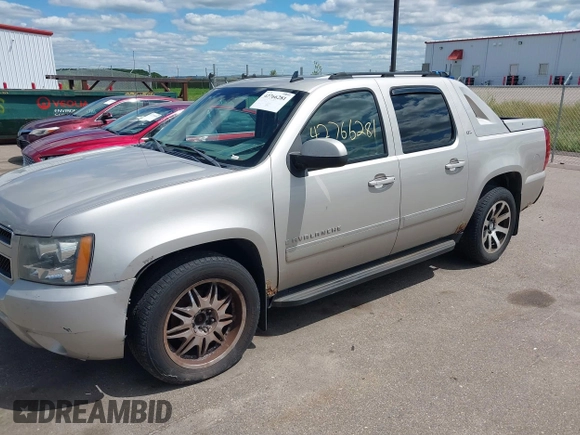 2007 Chevrolet Avalanche 1LT z VIN 3GNFK123X7G171093, wystawiony jako IAAI lot #42766281 z przebiegiem 307 643 mil mil oraz . Historia ofert i sprzedaży dostępna na DreamBid. Obrazek 2.