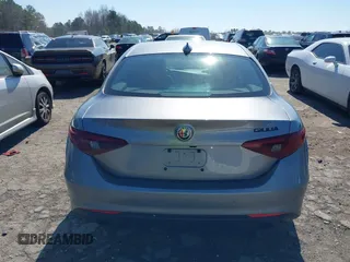 2020 Alfa Romeo Giulia z VIN ZARFAMAN2L7624764, wystawiony jako IAAI lot #41623824 z przebiegiem Nie podano mil oraz . Historia ofert i sprzedaży dostępna na DreamBid. Obrazek 16.