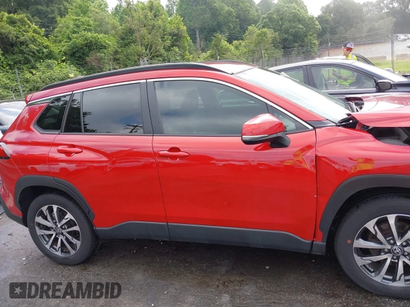 2022 Toyota Corolla Cross XLE z VIN 7MUEAABG0NV030757, wystawiony jako IAAI lot #42597979 z przebiegiem 20 172 mil mil oraz . Historia ofert i sprzedaży dostępna na DreamBid. Obrazek 13.