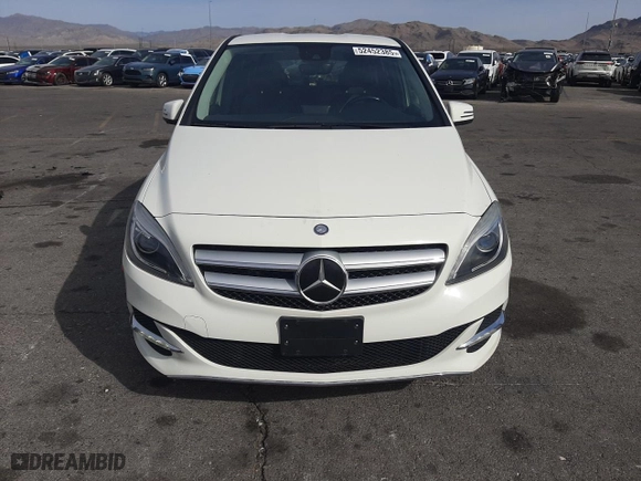2014 Mercedes-Benz B-Class with VIN WDDVP9AB0EJ004000, listed as a Copart auction lot 52452385 with NaN miles and Clean Title. Bid and sale history available at carsss.com. Image 5.