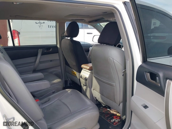 2011 Toyota Highlander with VIN 5TDBK3EH5BS064196, listed as a IAAI auction lot 41643416 with 157,112 mi miles. Bid and sale history available at carsss.com. Image 8.