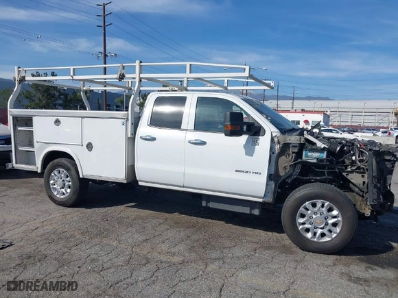2015 Chevrolet Silverado 2500HD Built After Aug 14 Work Truck with VIN 1GB2CUE88FZ536595, listed as a IAAI auction lot 41582419 with NaN miles. Bid and sale history available at carsss.com. Image 14.