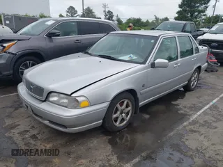 2000 Volvo S70 z VIN YV1LS56D6Y2639248, wystawiony jako IAAI lot #42367034 z przebiegiem 112 571 mil mil oraz . Historia ofert i sprzedaży dostępna na DreamBid. Obrazek 2.