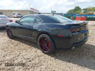 2010 Chevrolet Camaro 2SS z VIN 2G1FK1EJ0A9146975, wystawiony jako IAAI lot #42100335 z przebiegiem 127 763 mil mil oraz . Historia ofert i sprzedaży dostępna na DreamBid. Obrazek 3.