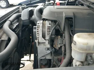 2008 Chevrolet Silverado 1500 1LT z VIN 2GCEK19C381117638, wystawiony jako IAAI lot #42095451 z przebiegiem 230 483 mil mil oraz . Historia ofert i sprzedaży dostępna na DreamBid. Obrazek 13.