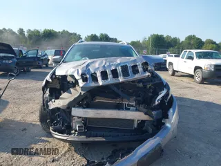 2019 Jeep Cherokee Latitude with VIN 1C4PJMCB5KD107122, listed as a IAAI auction lot 40267152 with 113,822 mi miles. Bid and sale history available at carsss.com. Image 12.