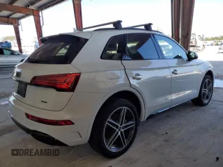 2023 Audi Q5 S line Premium Plus with VIN WA1E2AFY8P2128031, listed as a Copart auction lot 82355774 with 23,909 mi miles and Clean title. Bid and sale history available at DreamBid. Image 3.