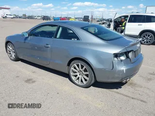 2011 Audi A5 Premium Plus z VIN WAULFAFR7BA086229, wystawiony jako IAAI lot #42324117 z przebiegiem 165 734 mil mil oraz . Historia ofert i sprzedaży dostępna na DreamBid. Obrazek 3.