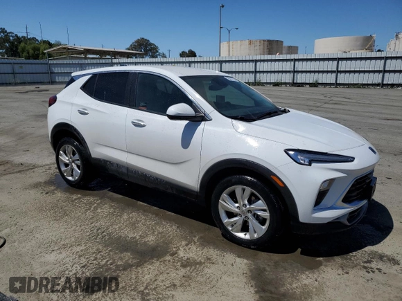2024 Buick Encore GX Preferred z VIN KL4AMBS24RB079784, wystawiony jako Copart lot #61020865 z przebiegiem 13 290 mil mil oraz Czysty tytuł • Clean title. Historia ofert i sprzedaży dostępna na DreamBid. Obrazek 4.