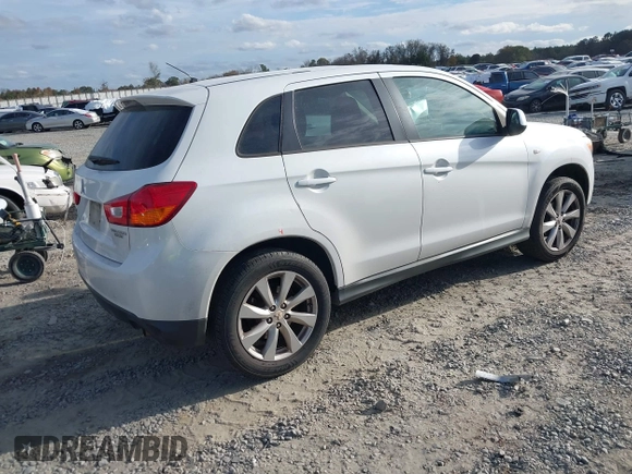 2015 Mitsubishi Outlander ES z VIN 4A4AP3AU4FE034451, wystawiony jako IAAI lot #41057102 z przebiegiem 166 263 mil mil oraz . Historia ofert i sprzedaży dostępna na DreamBid. Obrazek 4.