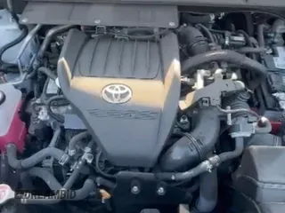 2024 Toyota Highlander LE z VIN 5TDKDRAH7RS534676, wystawiony jako Copart lot #57361405 z przebiegiem 11 321 mil mil oraz Czysty tytuł • Clean title. Historia ofert i sprzedaży dostępna na DreamBid. Obrazek 7.