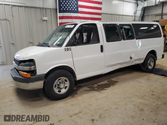 2017 Chevrolet Express Passenger LT z VIN 1GAZGPFG2H1340071, wystawiony jako Copart lot #48771005 z przebiegiem 131 966 mil mil oraz Szkoda całkowita • Salvage title. Historia ofert i sprzedaży dostępna na DreamBid. Obrazek 1.