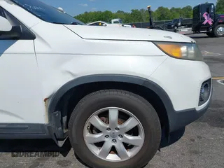 2013 Kia Sorento LX with VIN 5XYKT3A68DG348391, listed as a IAAI auction lot 42072539 with 223,381 mi miles. Bid and sale history available at carsss.com. Image 6.