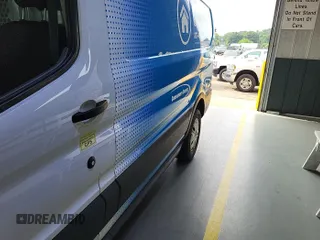 2017 Ford Transit z VIN 1FTYE1ZM7HKA10220, wystawiony jako IAAI lot #42905382 z przebiegiem 143 262 mil mil oraz . Historia ofert i sprzedaży dostępna na DreamBid. Obrazek 24.