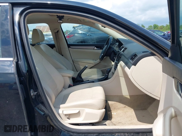 2014 Volkswagen Passat SE z VIN 1VWBT7A38EC039956, wystawiony jako IAAI lot #42479286 z przebiegiem 157 579 mil mil oraz . Historia ofert i sprzedaży dostępna na DreamBid. Obrazek 5.