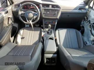 2022 Volkswagen Tiguan SE R-Line Black z VIN 3VVCB7AX0NM161028, wystawiony jako Copart lot #52976305 z przebiegiem 21 938 mil mil oraz Szkoda całkowita • Salvage title. Historia ofert i sprzedaży dostępna na DreamBid. Obrazek 8.