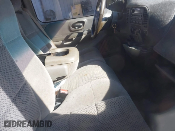 2002 Ford F-150 XL with VIN 1FTRX17W72NB13467, listed as a IAAI auction lot 41829169 with 1 mi miles. Bid and sale history available at carsss.com. Image 5.