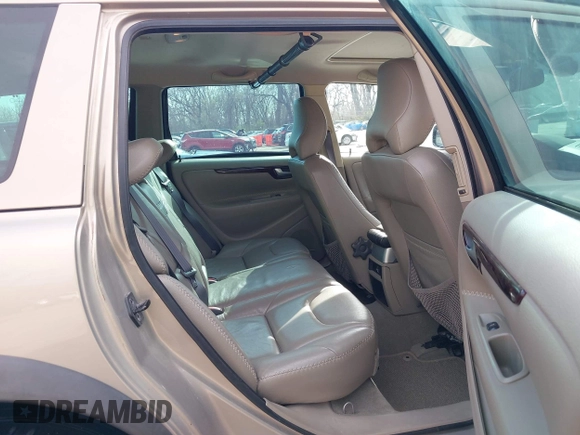 2004 Volvo V70 XC70 with VIN YV1SZ59H441165645, listed as a IAAI auction lot 41889089 with 262,914 mi miles. Bid and sale history available at carsss.com. Image 8.