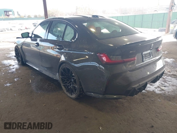 2024 BMW M3 Competition xDrive z VIN WBS43AY00RFS70481, wystawiony jako IAAI lot #41444045 z przebiegiem Nie podano mil oraz . Historia ofert i sprzedaży dostępna na DreamBid. Obrazek 3.