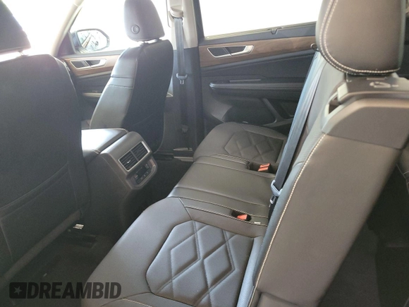 2024 Volkswagen Atlas SE z VIN 1V2HR2CA9RC554298, wystawiony jako IAAI lot #42851017 z przebiegiem 18 815 mil mil oraz . Historia ofert i sprzedaży dostępna na DreamBid. Obrazek 14.