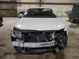 2014 Chrysler 300 z VIN 2C3CCARG8EH232878, wystawiony jako Copart lot #48904425 z przebiegiem 56 003 mil mil oraz Szkoda całkowita • Salvage title. Historia ofert i sprzedaży dostępna na DreamBid. Obrazek 5.