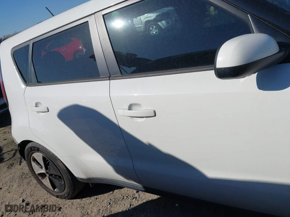 2016 Kia Soul with VIN KNDJN2A28G7301652, listed as a IAAI auction lot 41737139 with 1 mi miles. Bid and sale history available at carsss.com. Image 12.