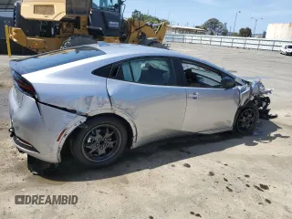 2024 Toyota Prius LE z VIN JTDACAAU2R3031040, wystawiony jako Copart lot #57495285 z przebiegiem 5743 mil mil oraz Szkoda całkowita • Salvage title. Historia ofert i sprzedaży dostępna na DreamBid. Obrazek 3.