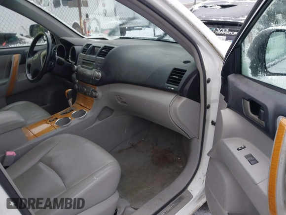 2009 Toyota Highlander Hybrid with VIN JTEEW41A992037404, listed as a IAAI auction lot 41434265 with 197,608 mi miles. Bid and sale history available at carsss.com. Image 5.