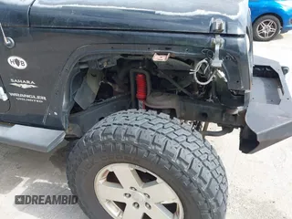 2007 Jeep Wrangler Unlimited Sahara z VIN 1J8GA59187L104774, wystawiony jako IAAI lot #42485359 z przebiegiem 192 254 mil mil oraz . Historia ofert i sprzedaży dostępna na DreamBid. Obrazek 6.