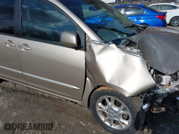 2005 Toyota Sienna XLE with VIN 5TDBA22C25S037614, listed as a IAAI auction lot 41391263 with 90,568 mi miles. Bid and sale history available at carsss.com. Image 17.