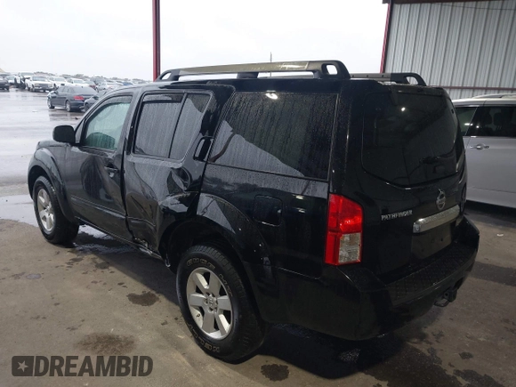 2011 Nissan Pathfinder LE z VIN 5N1AR1NB8BC633188, wystawiony jako IAAI lot #41608356 z przebiegiem 128 377 mil mil oraz . Historia ofert i sprzedaży dostępna na DreamBid. Obrazek 3.