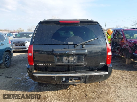 2010 Chevrolet Suburban LTZ with VIN 1GNUCKE07AR276807, listed as a IAAI auction lot 40987330 with 196,618 mi miles. Bid and sale history available at carsss.com. Image 16.