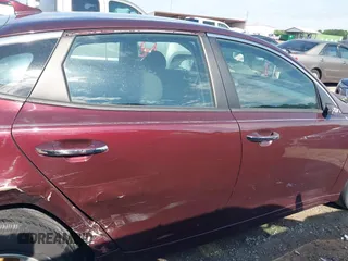 2018 Kia Optima LX z VIN 5XXGT4L39JG180260, wystawiony jako IAAI lot #42081495 z przebiegiem 173 200 mil mil oraz . Historia ofert i sprzedaży dostępna na DreamBid. Obrazek 13.