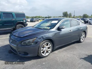 2013 Nissan Maxima SV z VIN 1N4AA5AP0DC831535, wystawiony jako IAAI lot #41715424 z przebiegiem 125 533 mil mil oraz . Historia ofert i sprzedaży dostępna na DreamBid. Obrazek 2.
