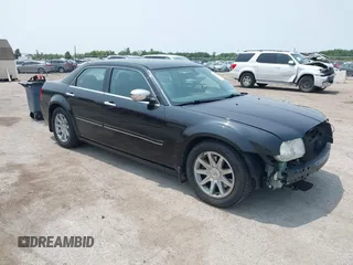 2005 Chrysler 300 C z VIN 2C3AA63H05H530241, wystawiony jako IAAI lot #42472997 z przebiegiem 160 284 mil mil oraz . Historia ofert i sprzedaży dostępna na DreamBid. Obrazek 1.